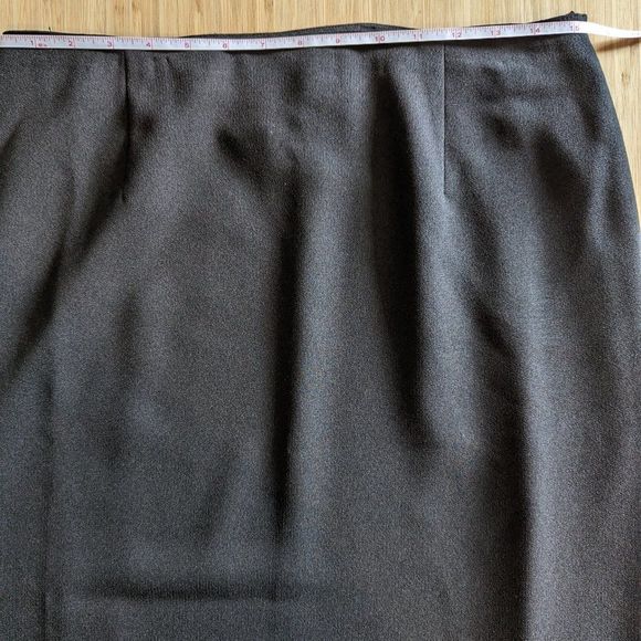 Jones New York Long Black Skirt Size 12 mid sized rear slit - Picture 6 of 9